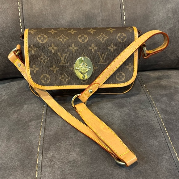 Authentic Louis Vuitton Monogram Tikal Shoulder Bag *READ* - Picture 2 of 15